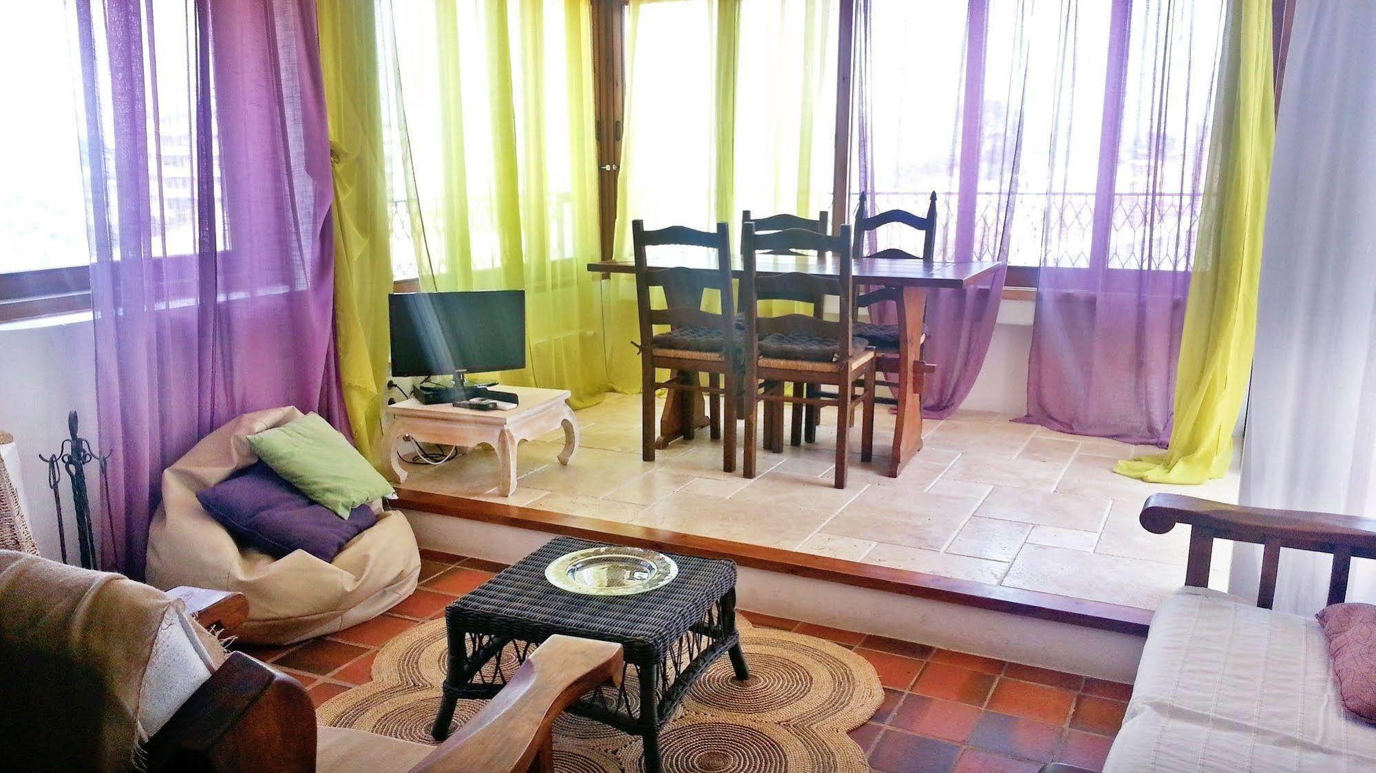 לינה וארוחת בוקר לאגוּ‏ש Uma Casa A Beira Sol מראה חיצוני תמונה