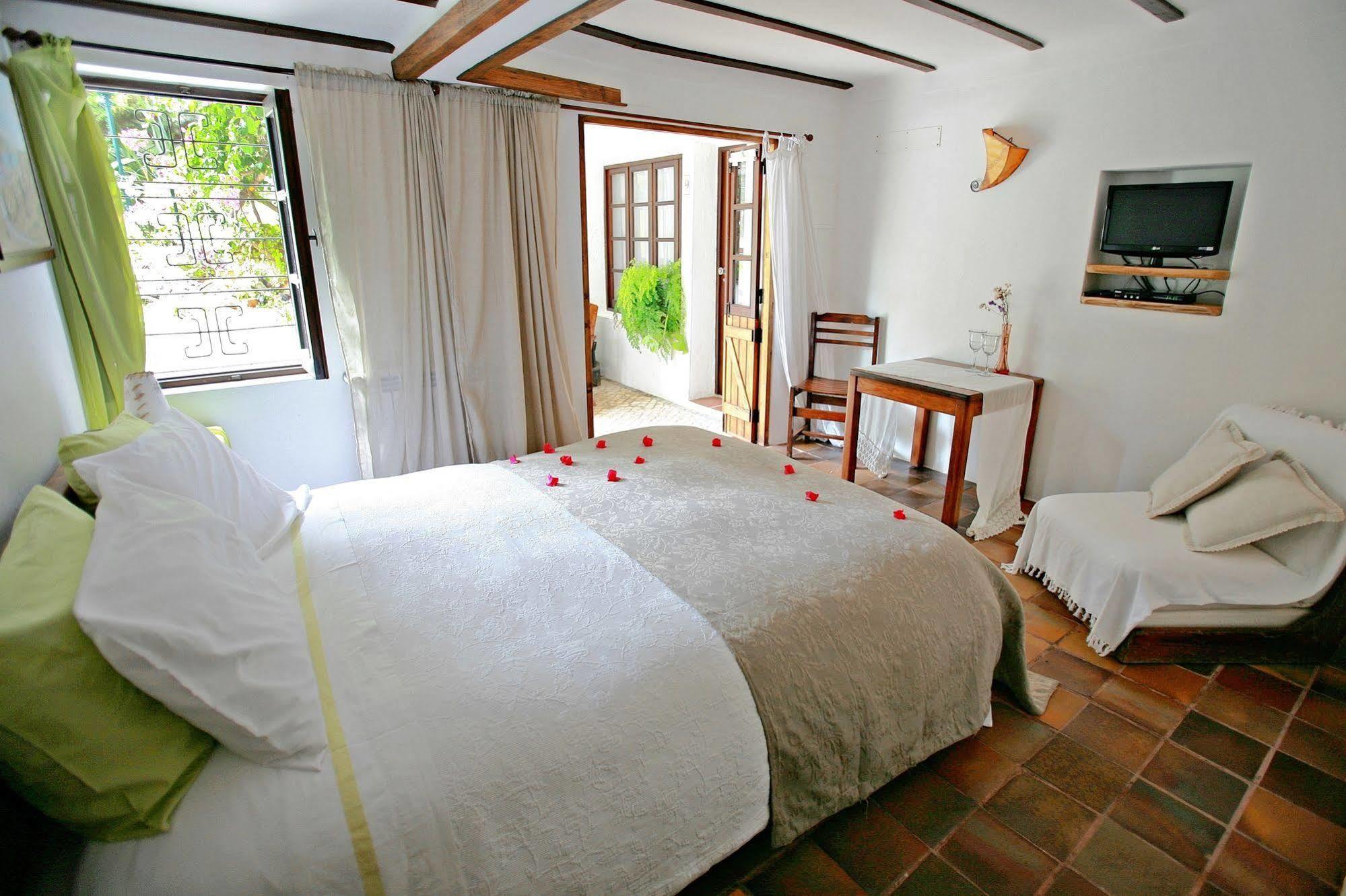 לינה וארוחת בוקר לאגוּ‏ש Uma Casa A Beira Sol מראה חיצוני תמונה